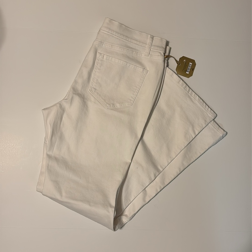 Ryegrass Women's High Waisted Semi Flare White Jeans - Picture 15 of 15
